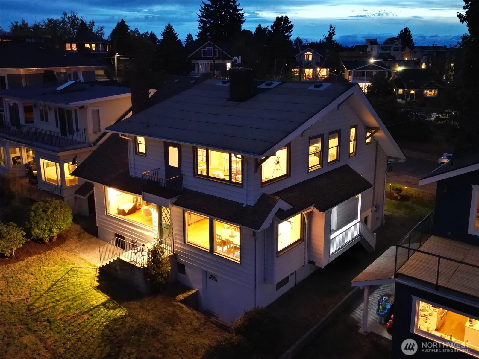 1638 Palm Avenue SW, Seattle, WA 98116