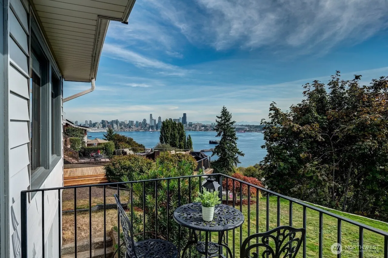 1638 Palm Avenue SW, Seattle, WA 98116