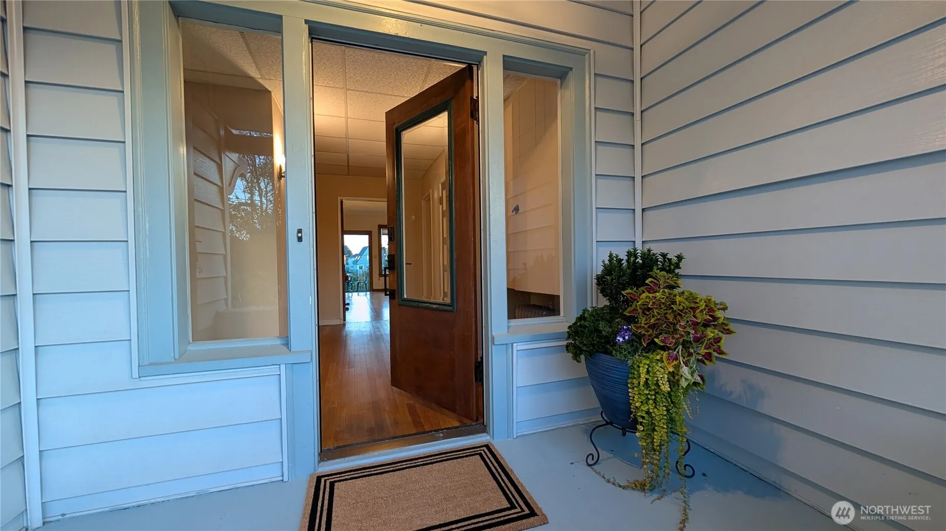 1638 Palm Avenue SW, Seattle, WA 98116
