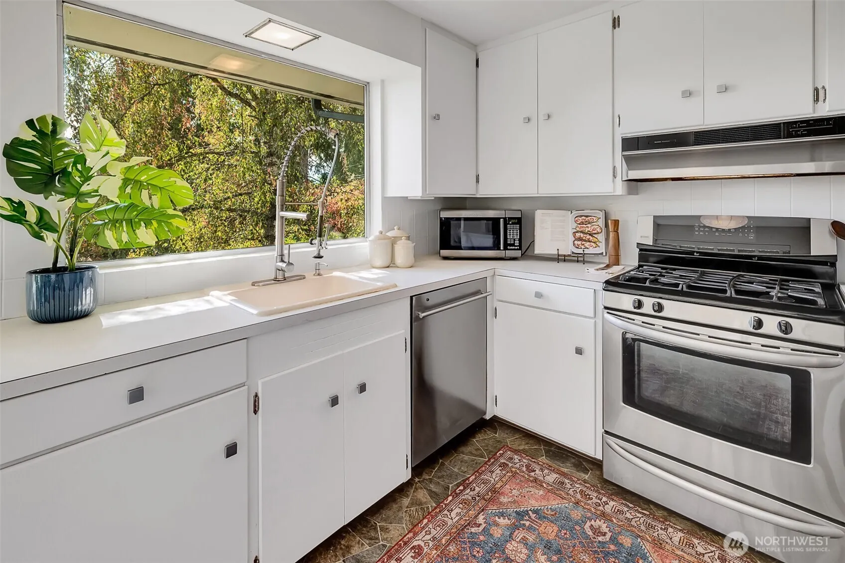 16256 8th Avenue SW, Seattle, WA 98166