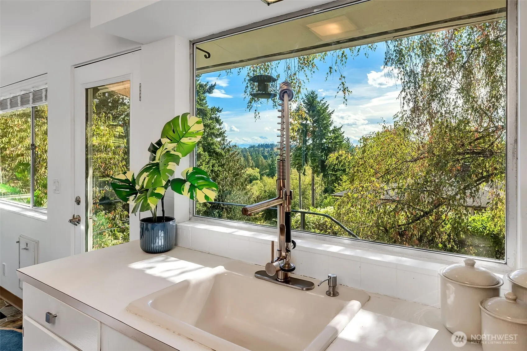 16256 8th Avenue SW, Seattle, WA 98166