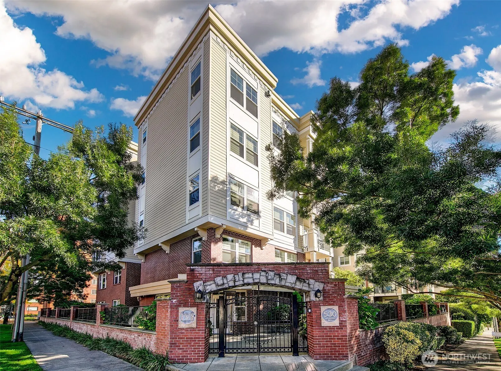 530 4th Avenue W #502, Seattle, WA 98119