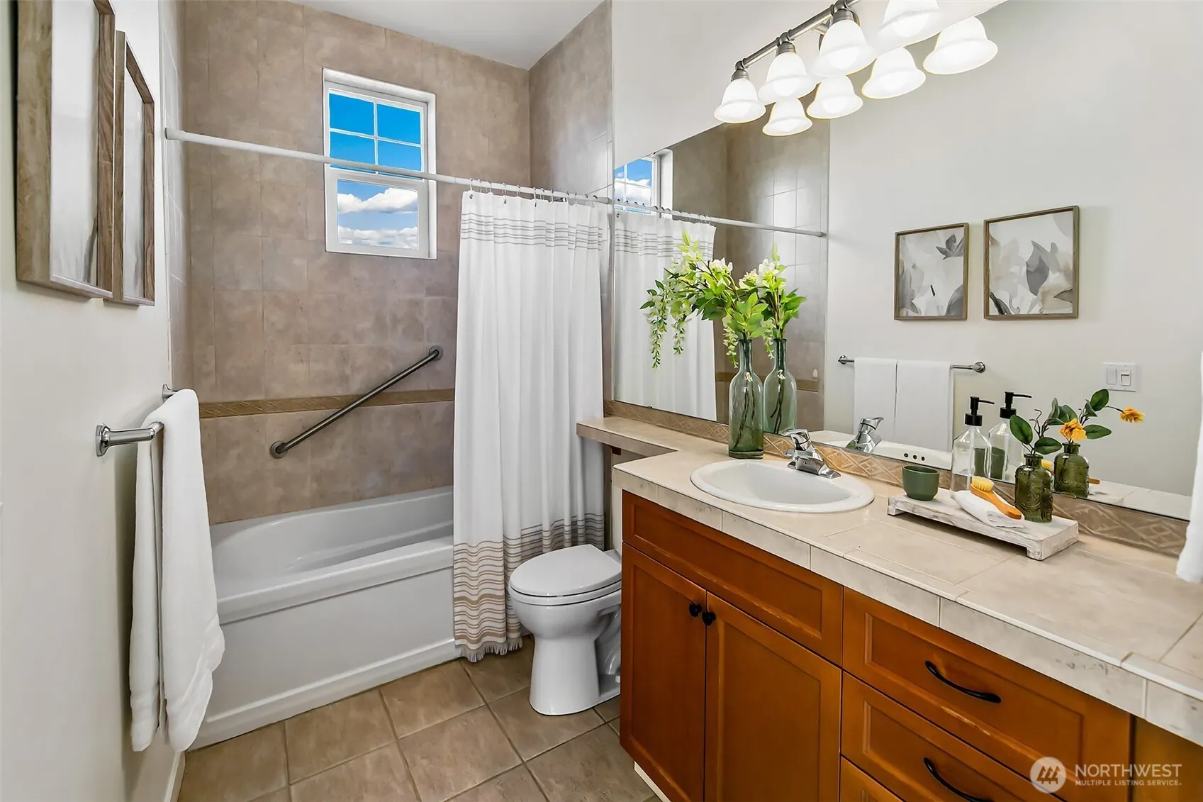 530 4th Avenue W #502, Seattle, WA 98119