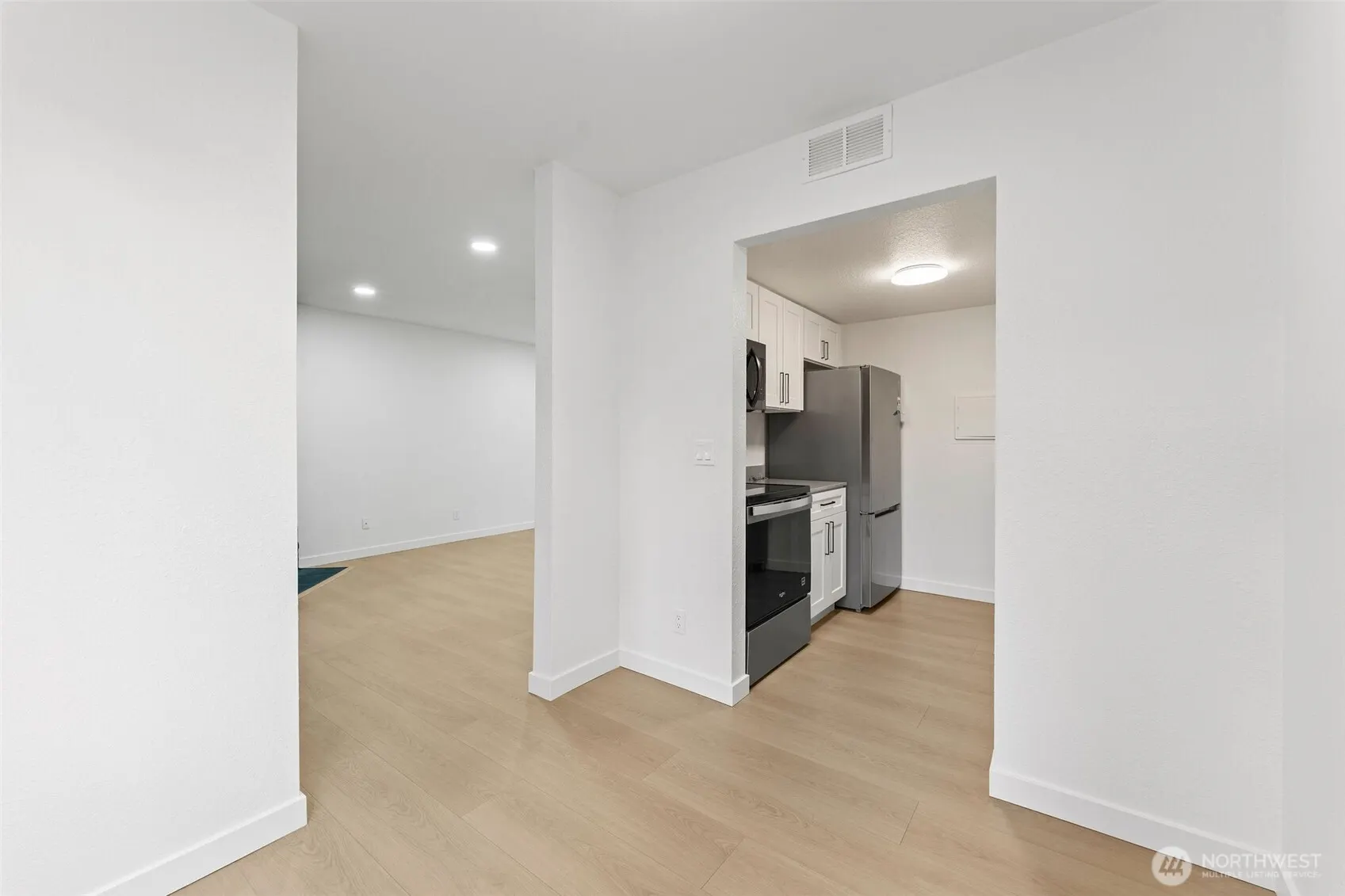 14010 Juanita Drive NE #B3, Kirkland, WA 98034-9740