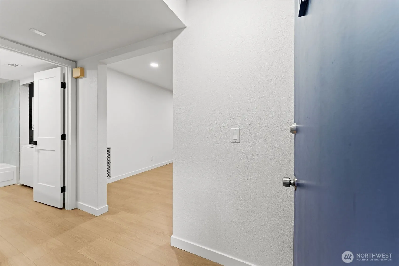 14010 Juanita Drive NE #B3, Kirkland, WA 98034-9740