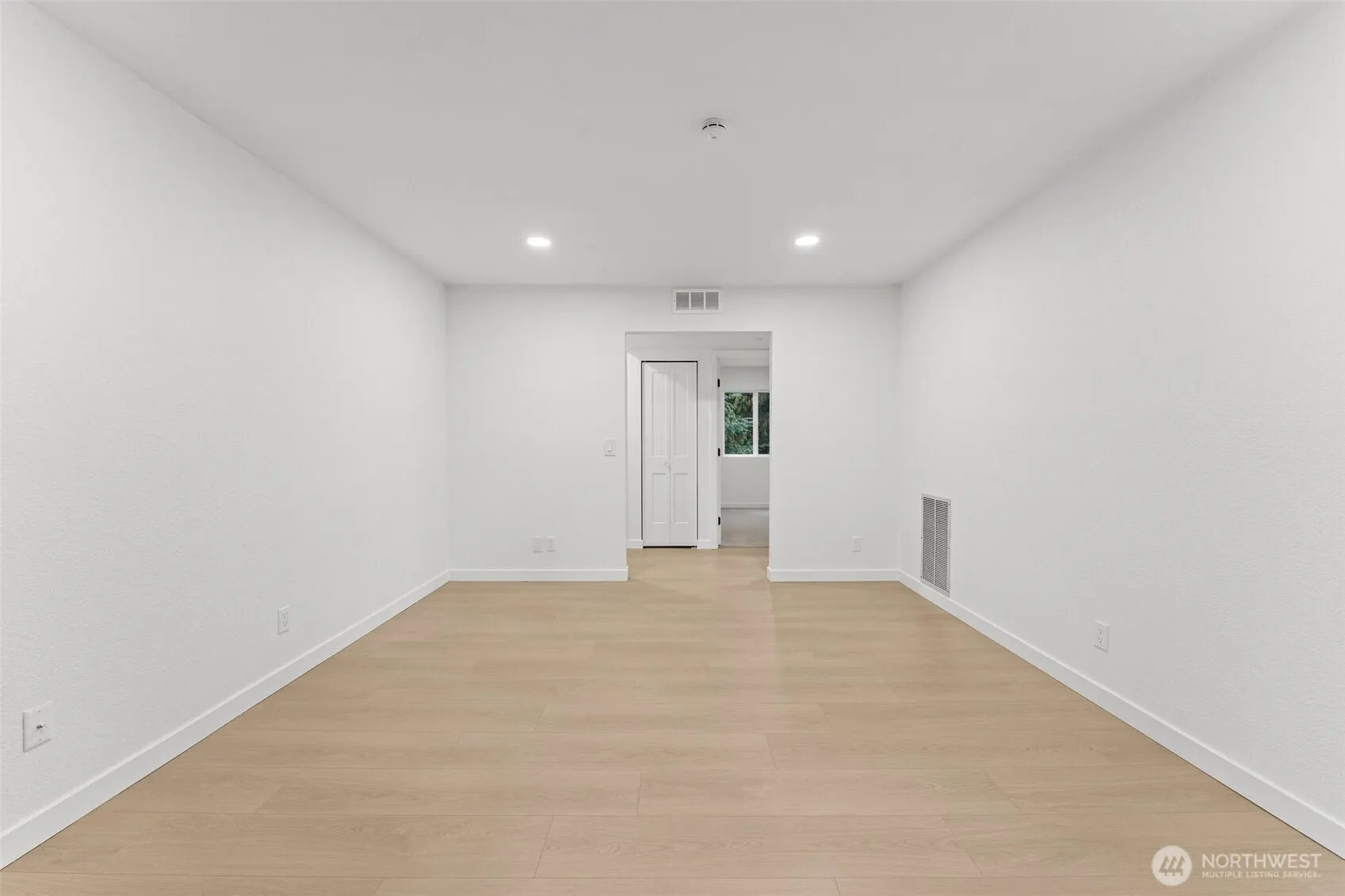 14010 Juanita Drive NE #B3, Kirkland, WA 98034-9740