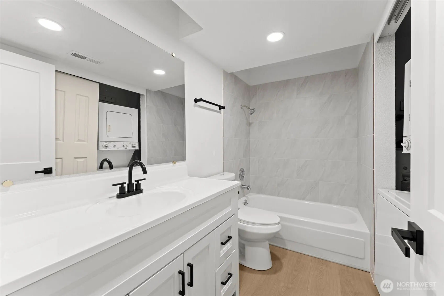 14010 Juanita Drive NE #B3, Kirkland, WA 98034-9740