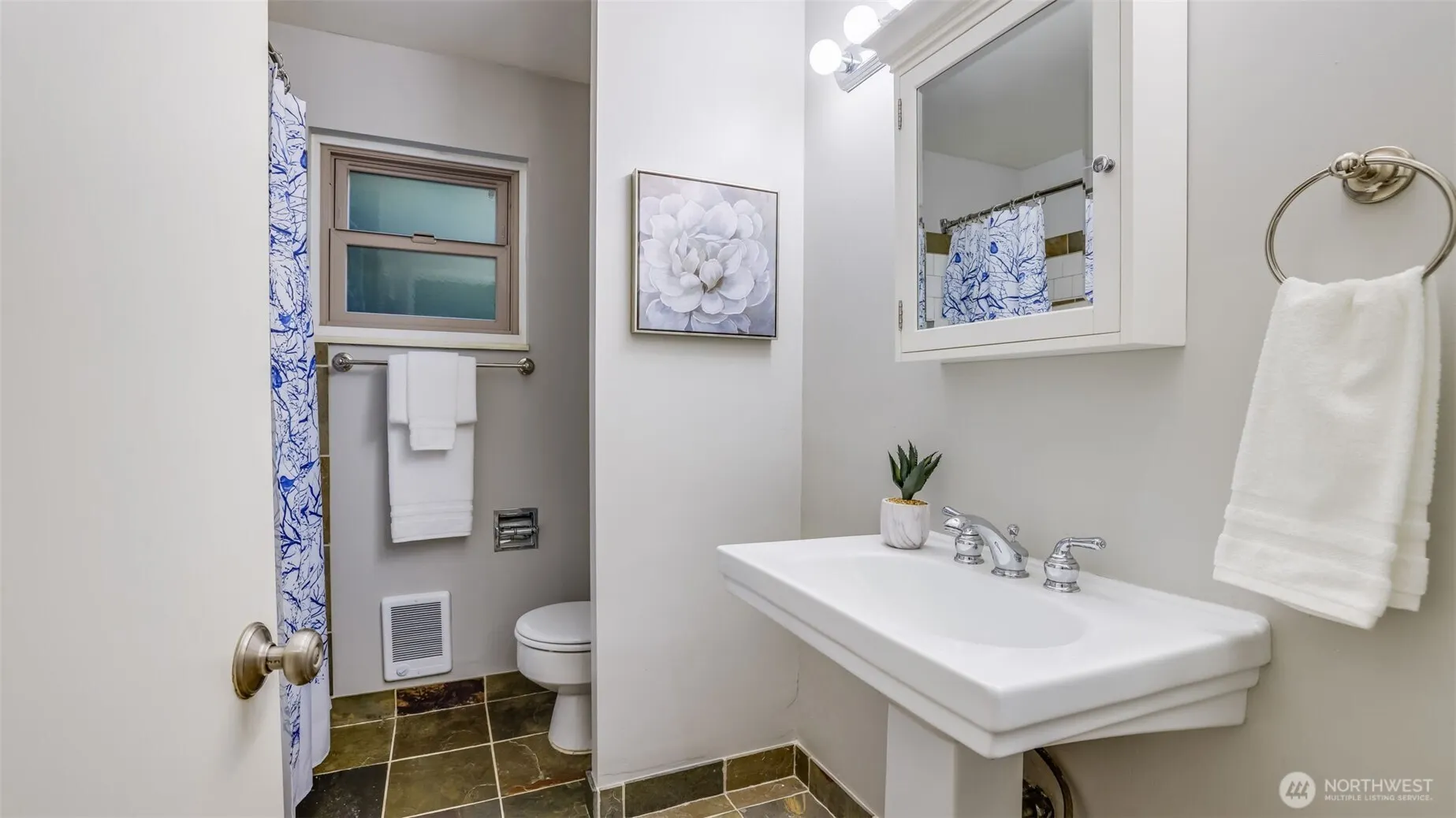 418 Highland Drive #4, Seattle, WA 98109