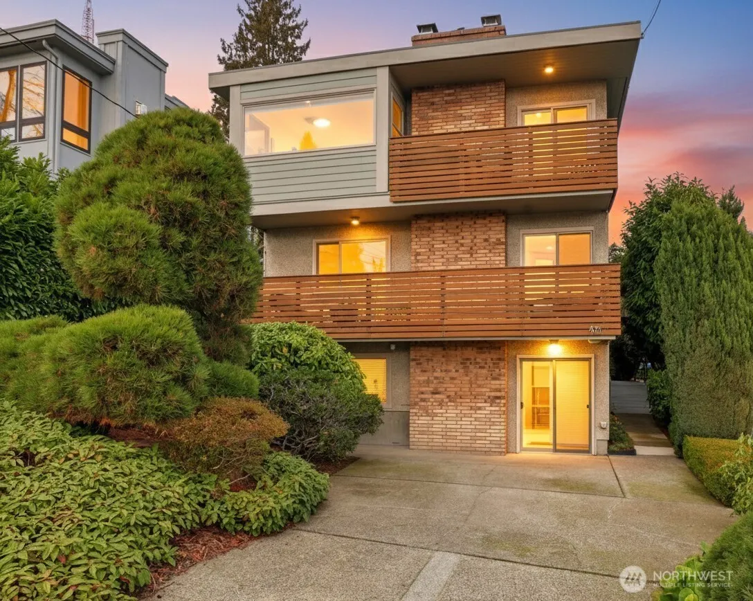 418 Highland Drive #4, Seattle, WA 98109