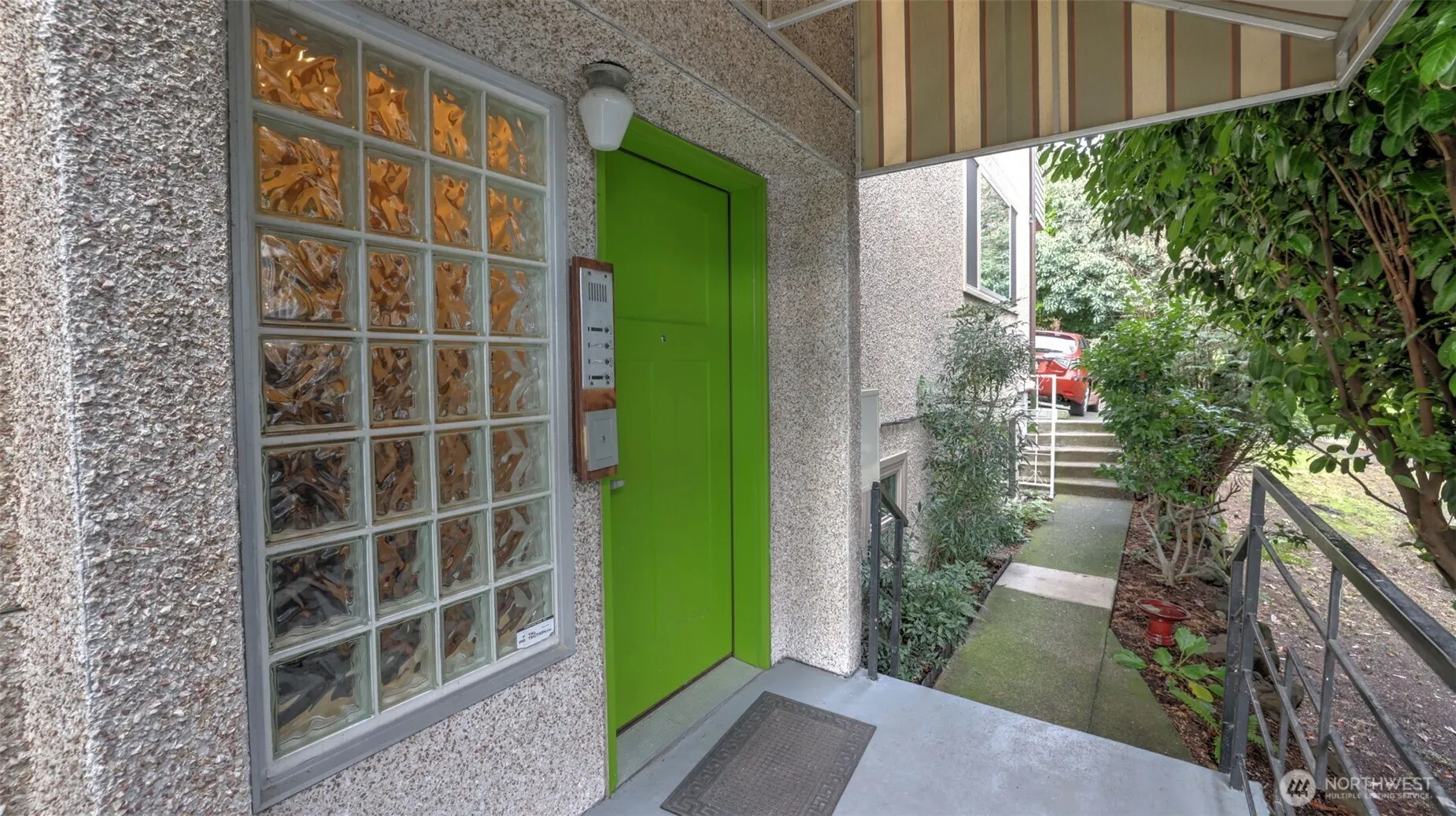 418 Highland Drive #4, Seattle, WA 98109