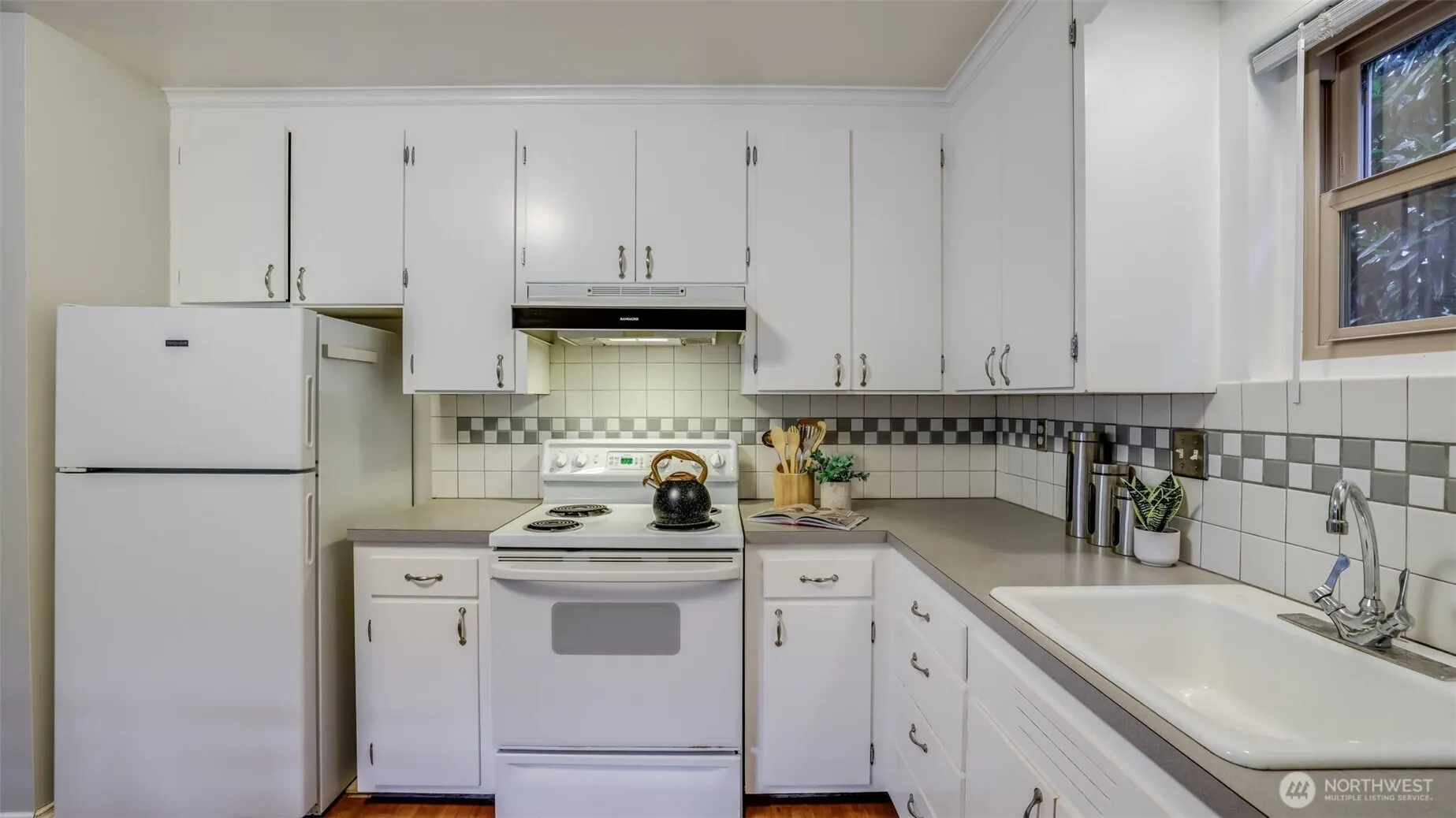 418 Highland Drive #4, Seattle, WA 98109