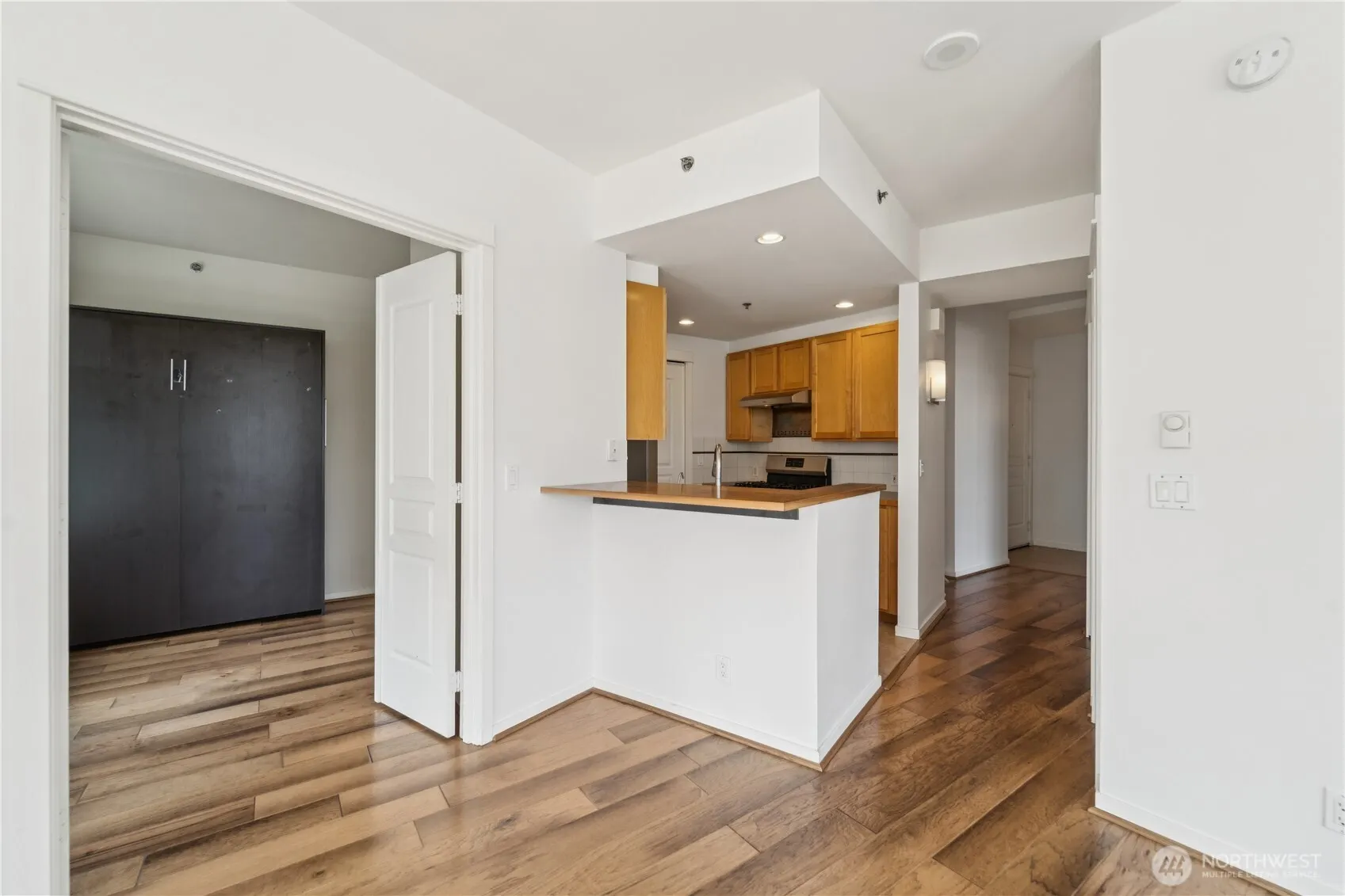2801 1st Avenue #806, Seattle, WA 98121