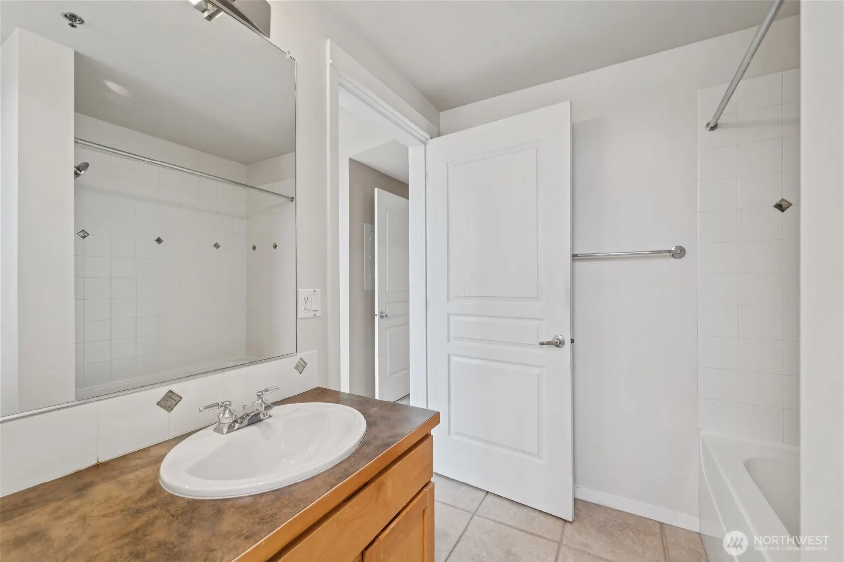 2801 1st Avenue #806, Seattle, WA 98121