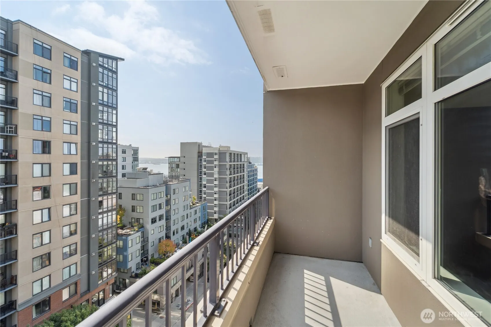2801 1st Avenue #806, Seattle, WA 98121