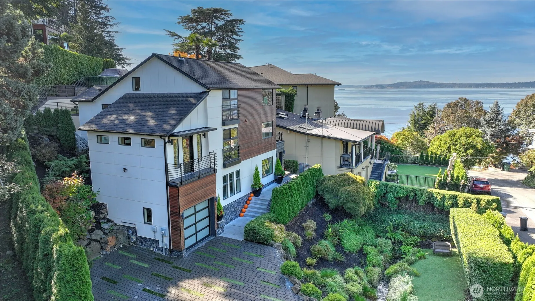 4527 W Raye Street , Seattle, WA 98199