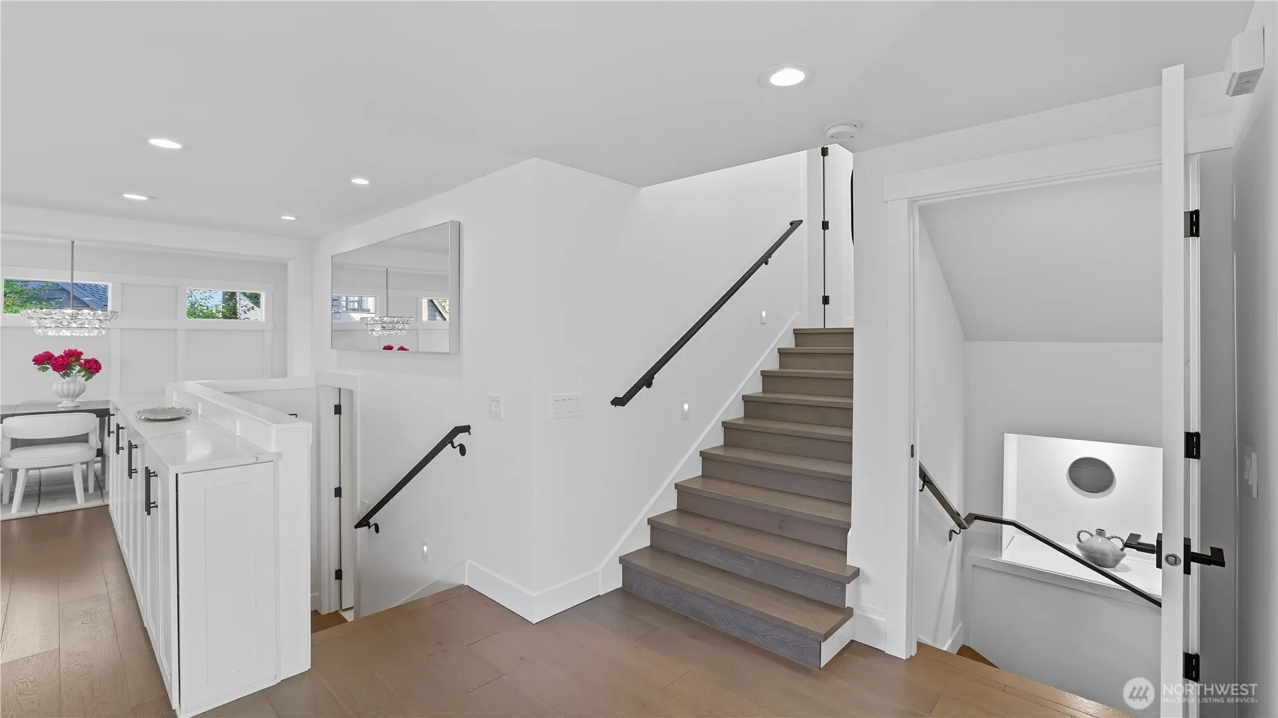 4527 W Raye Street , Seattle, WA 98199