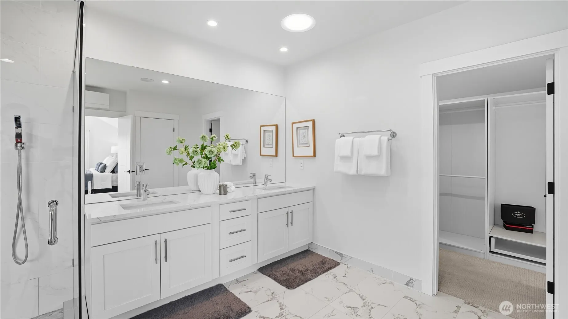 4527 W Raye Street , Seattle, WA 98199