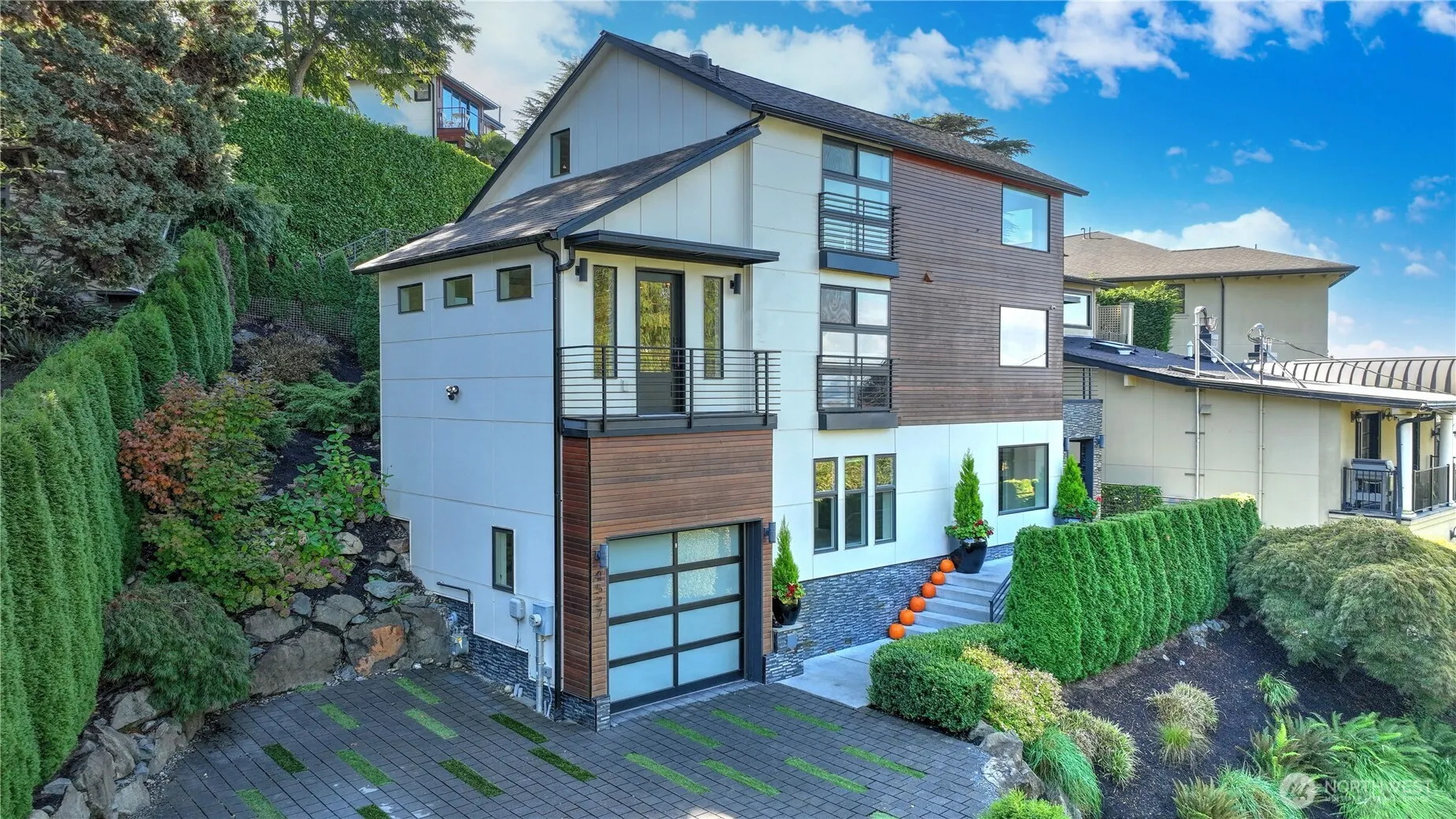4527 W Raye Street , Seattle, WA 98199
