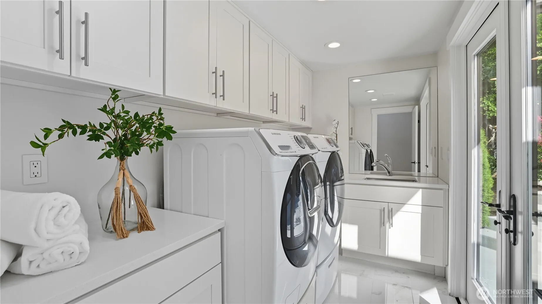 4527 W Raye Street , Seattle, WA 98199