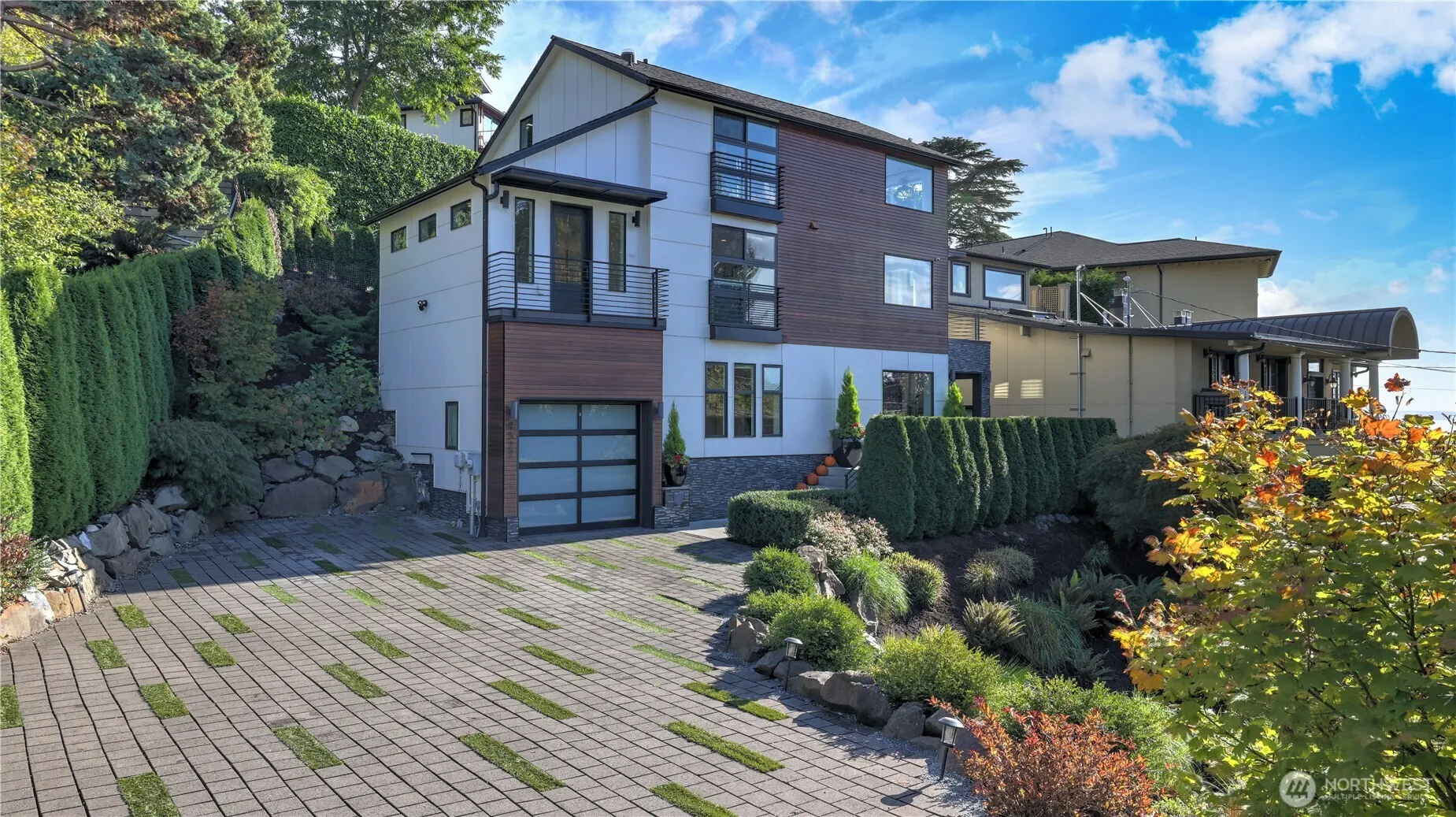 4527 W Raye Street , Seattle, WA 98199