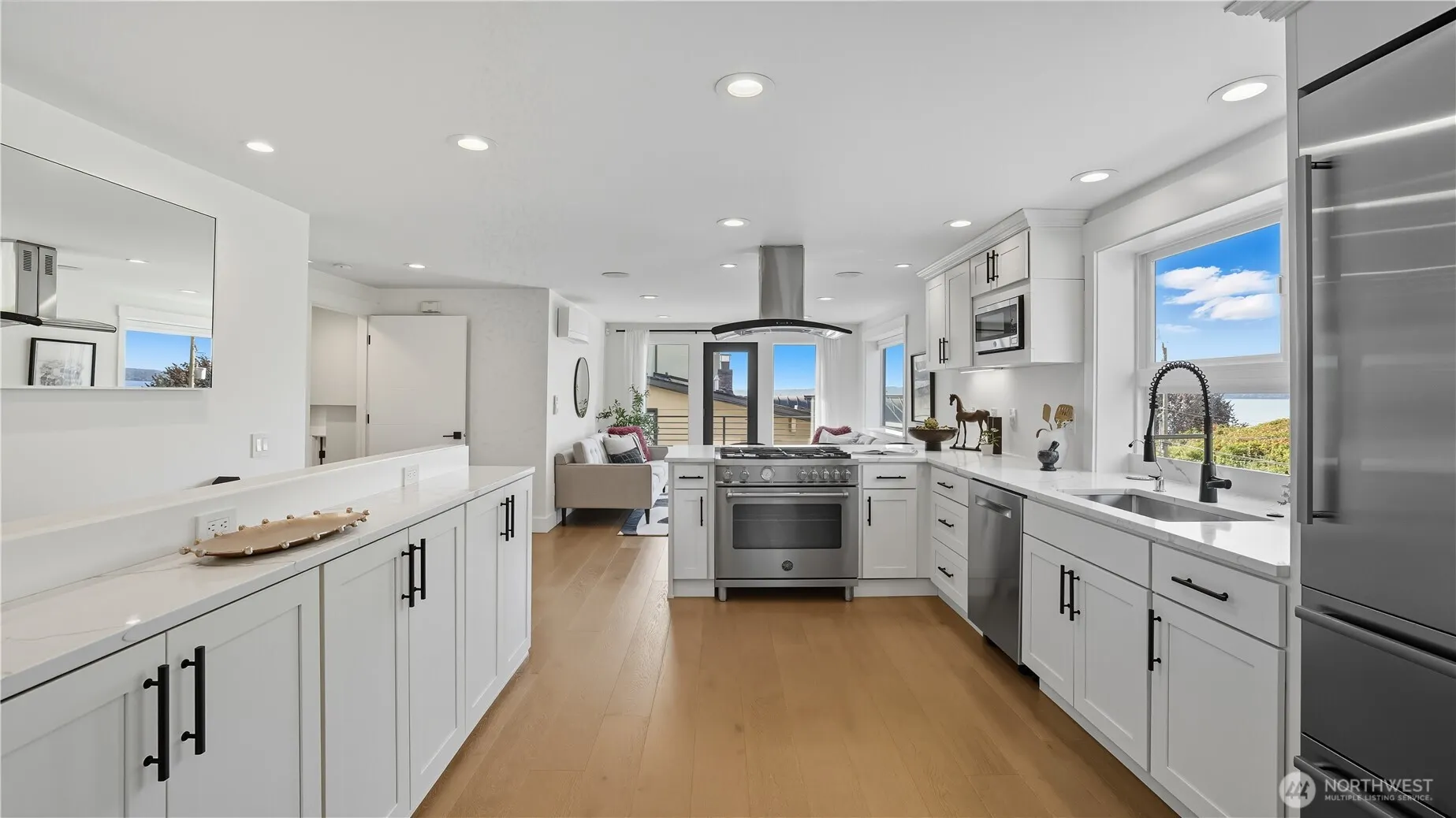 4527 W Raye Street , Seattle, WA 98199