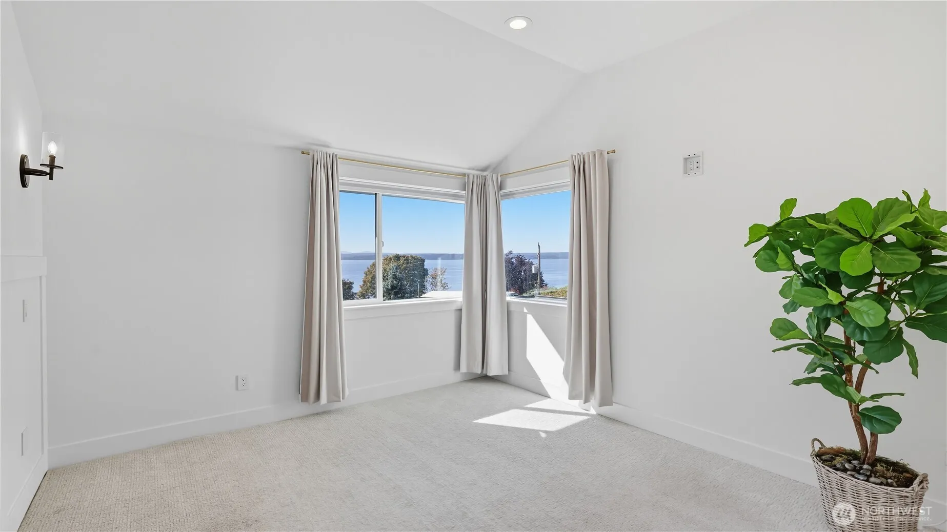 4527 W Raye Street , Seattle, WA 98199