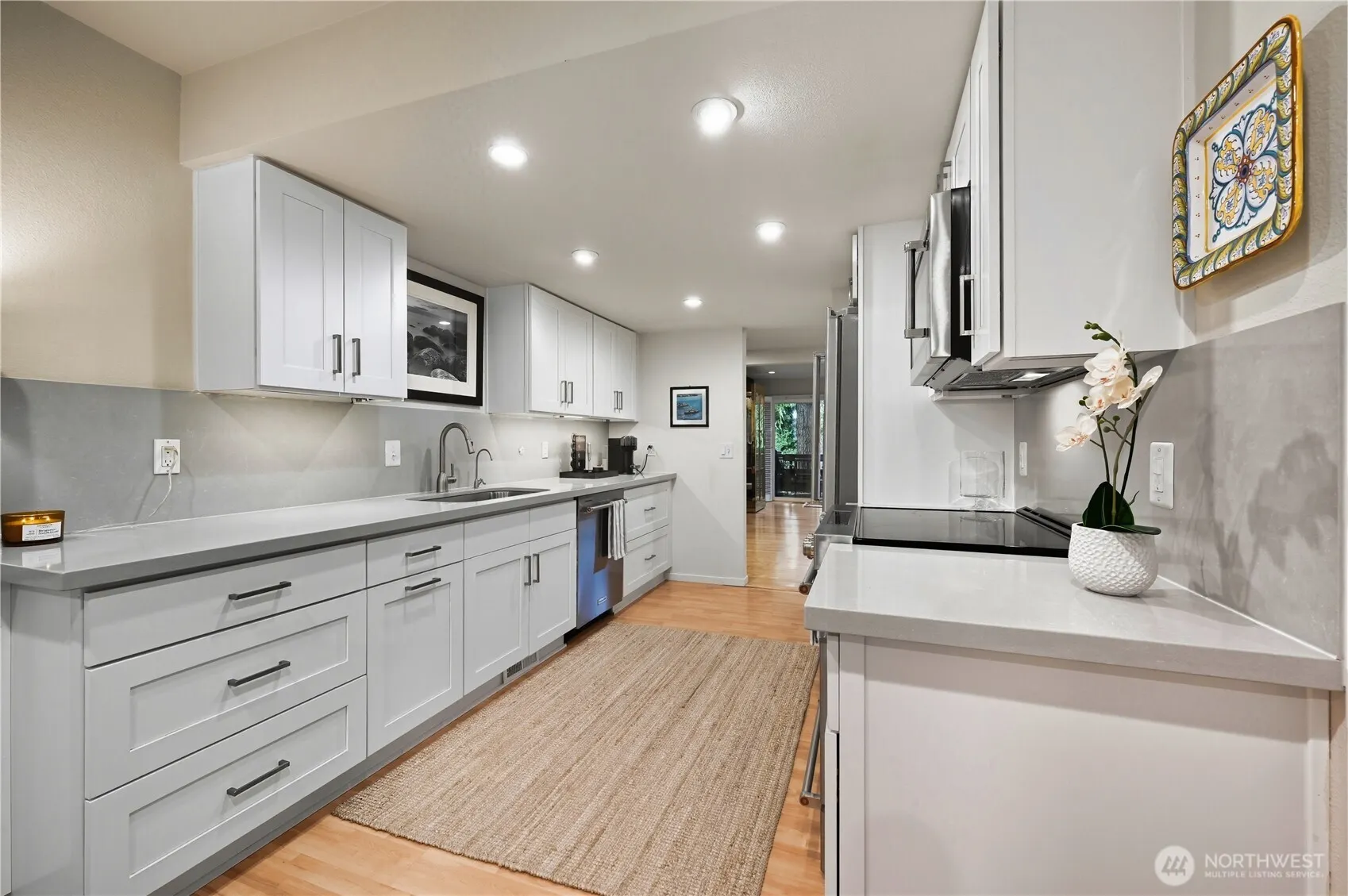 13730 15th Avenue NE #E204, Seattle, WA 98125