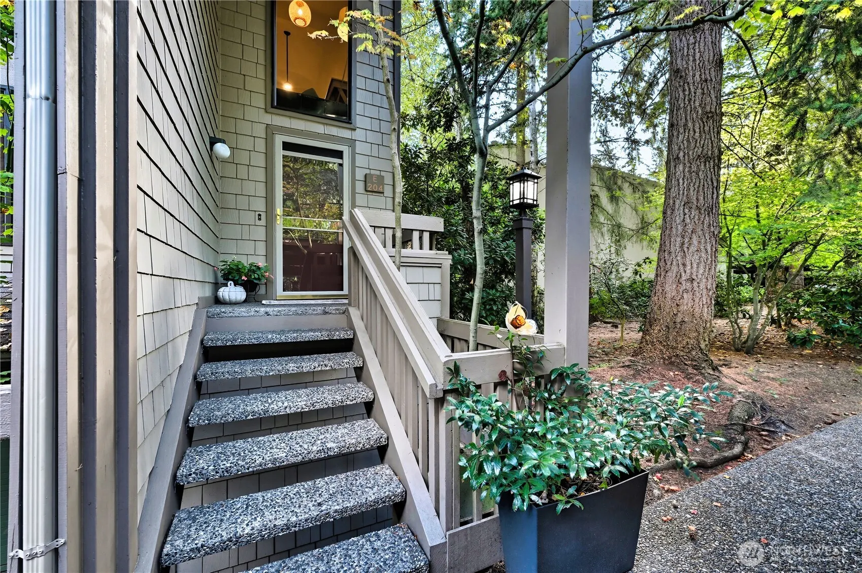 13730 15th Avenue NE #E204, Seattle, WA 98125