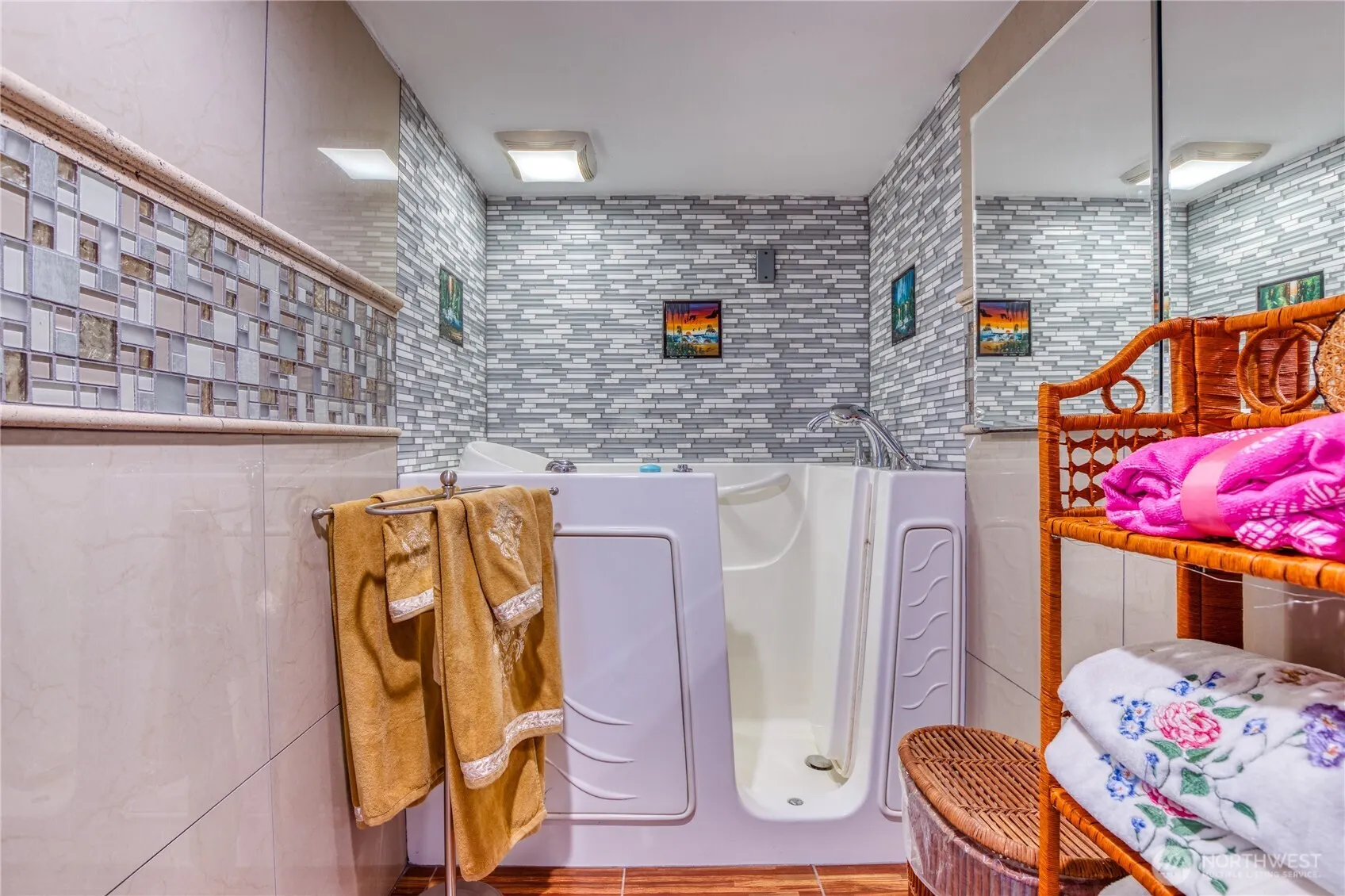 10008 Rainier Avenue S, Seattle, WA 98178-2547