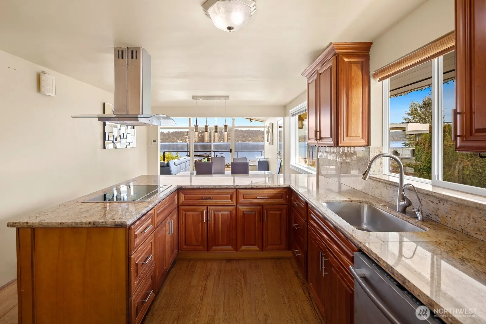 10008 Rainier Avenue S, Seattle, WA 98178-2547