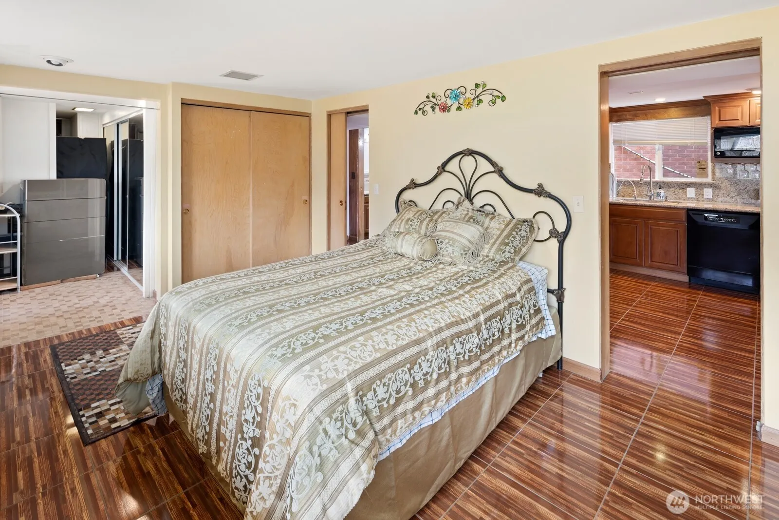 10008 Rainier Avenue S, Seattle, WA 98178-2547