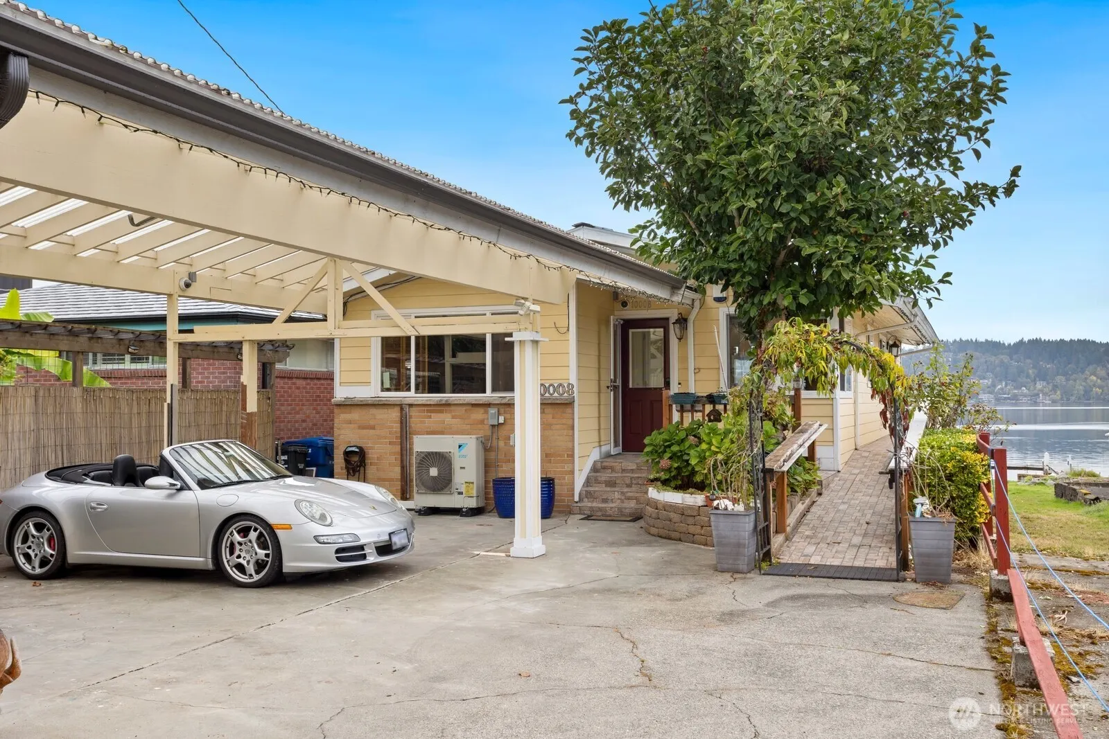 10008 Rainier Avenue S, Seattle, WA 98178-2547