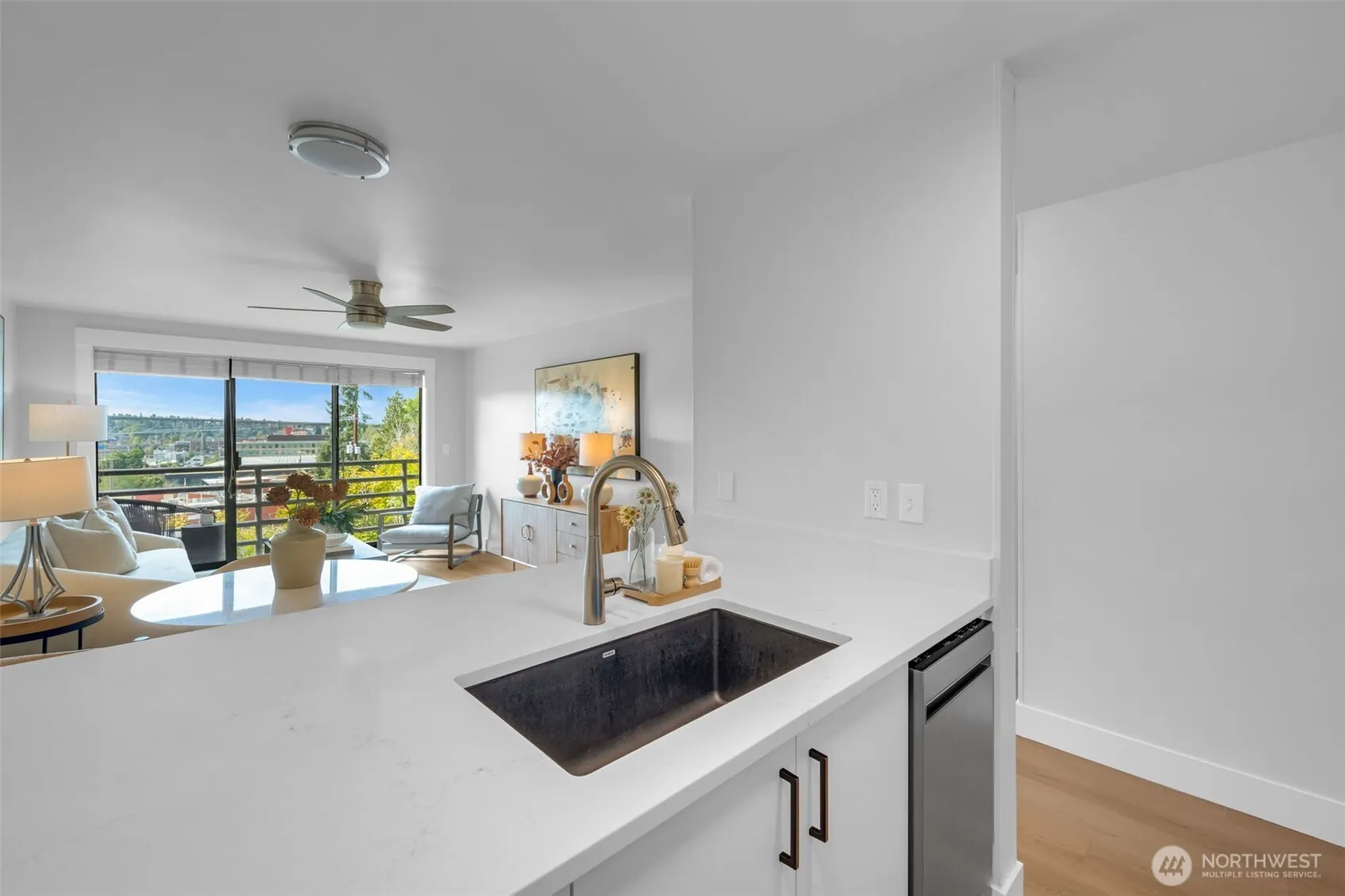 3401 Wallingford Avenue N #405, Seattle, WA 98103-9047