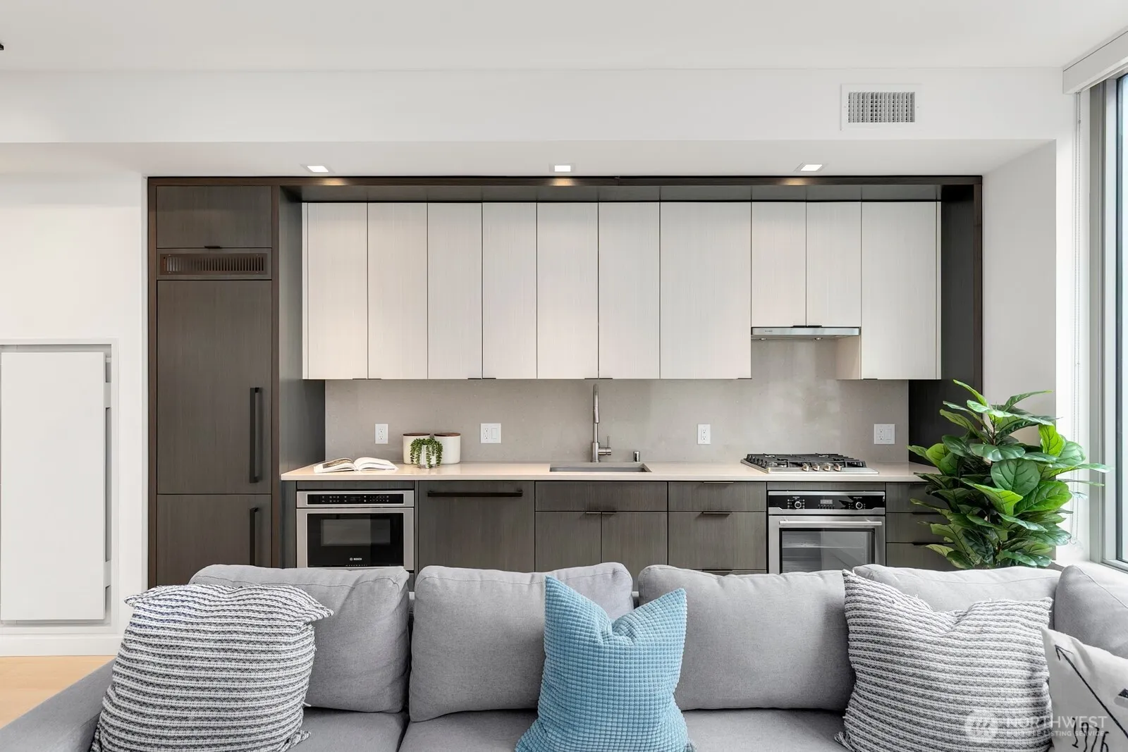 590 1st Avenue S #713, Seattle, WA 98104