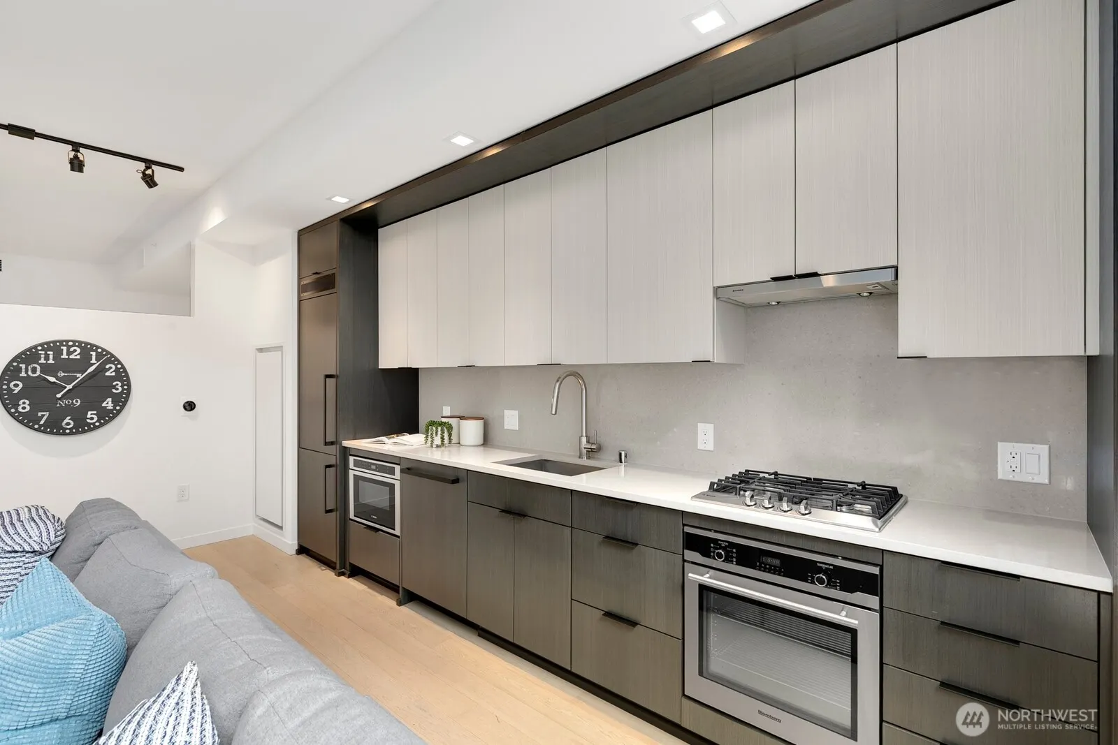 590 1st Avenue S #713, Seattle, WA 98104