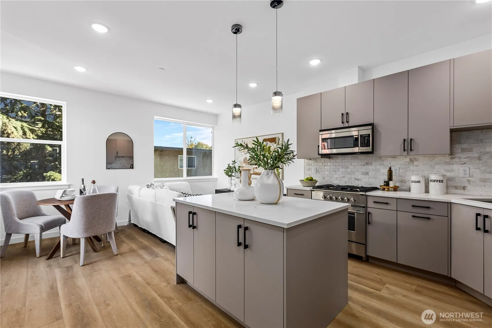6546 D Latona Avenue NE, Seattle, WA 98115