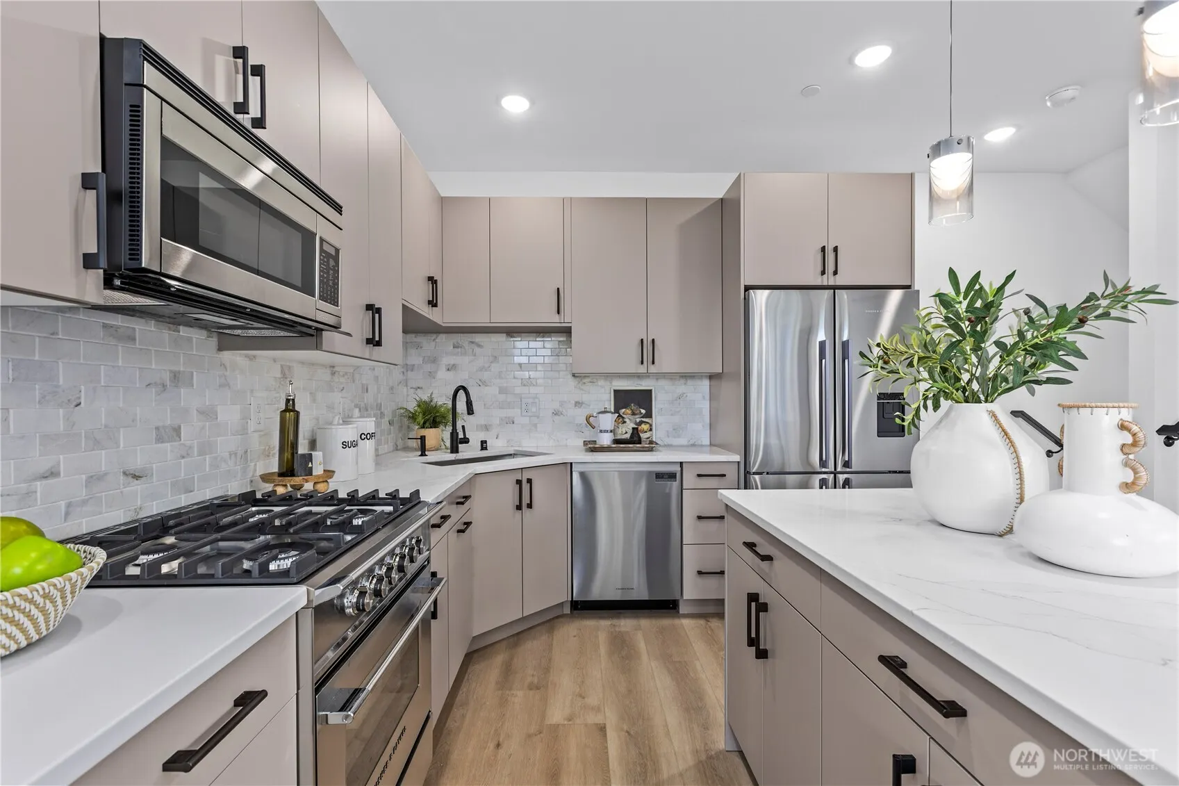 6546 D Latona Avenue NE, Seattle, WA 98115