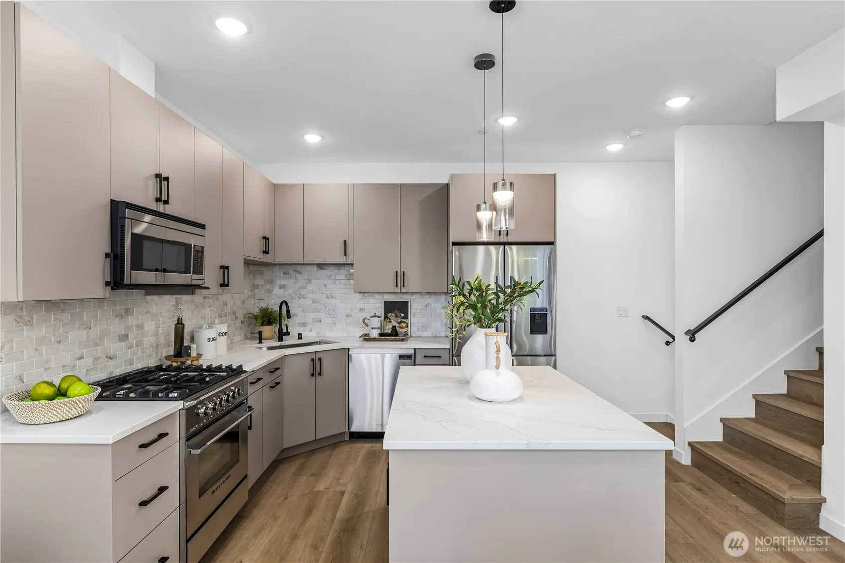 6546 D Latona Avenue NE, Seattle, WA 98115