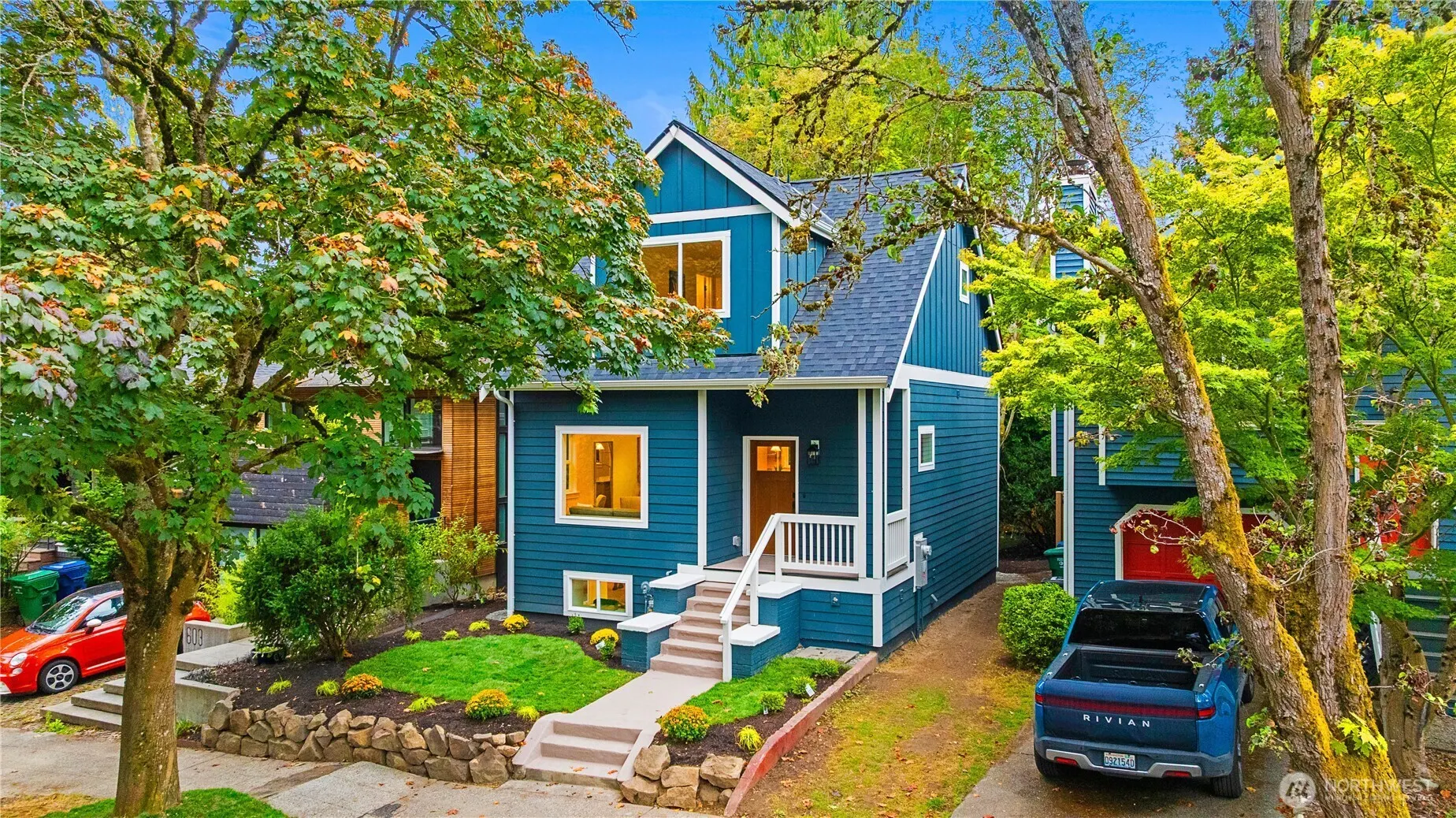 605 32nd Avenue , Seattle, WA 98122