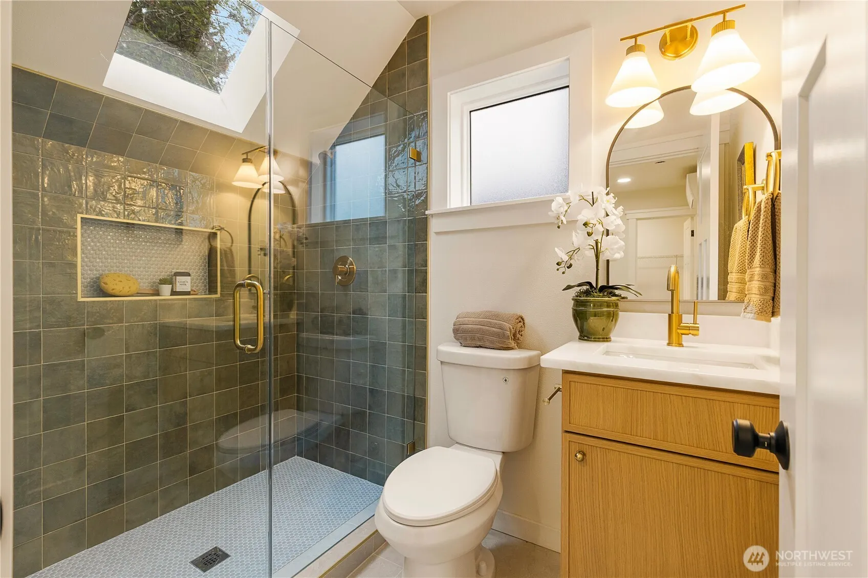 605 32nd Avenue , Seattle, WA 98122