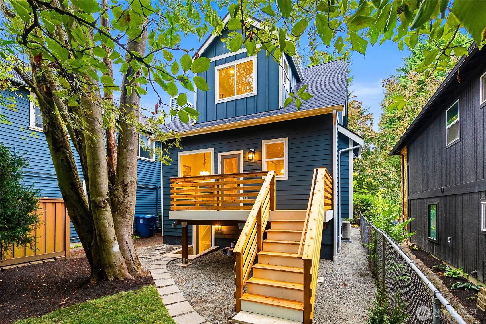 605 32nd Avenue , Seattle, WA 98122