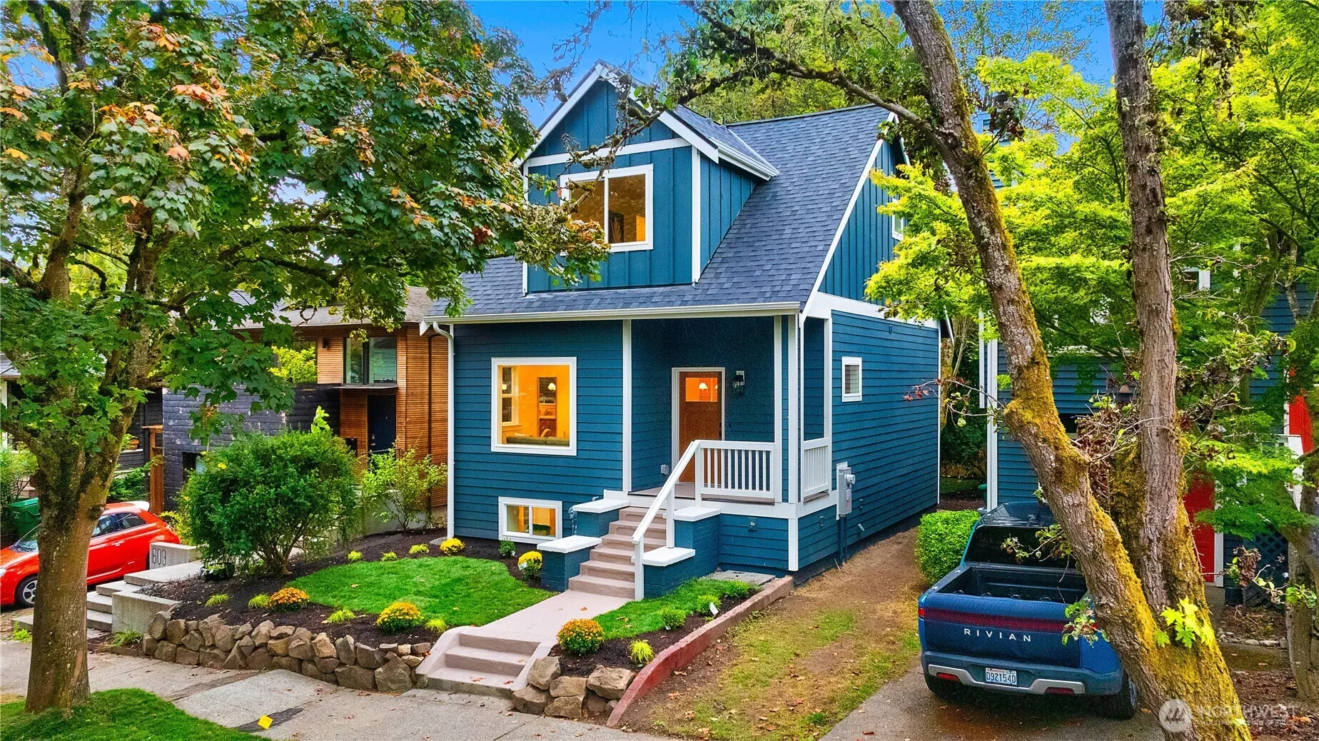 605 32nd Avenue , Seattle, WA 98122