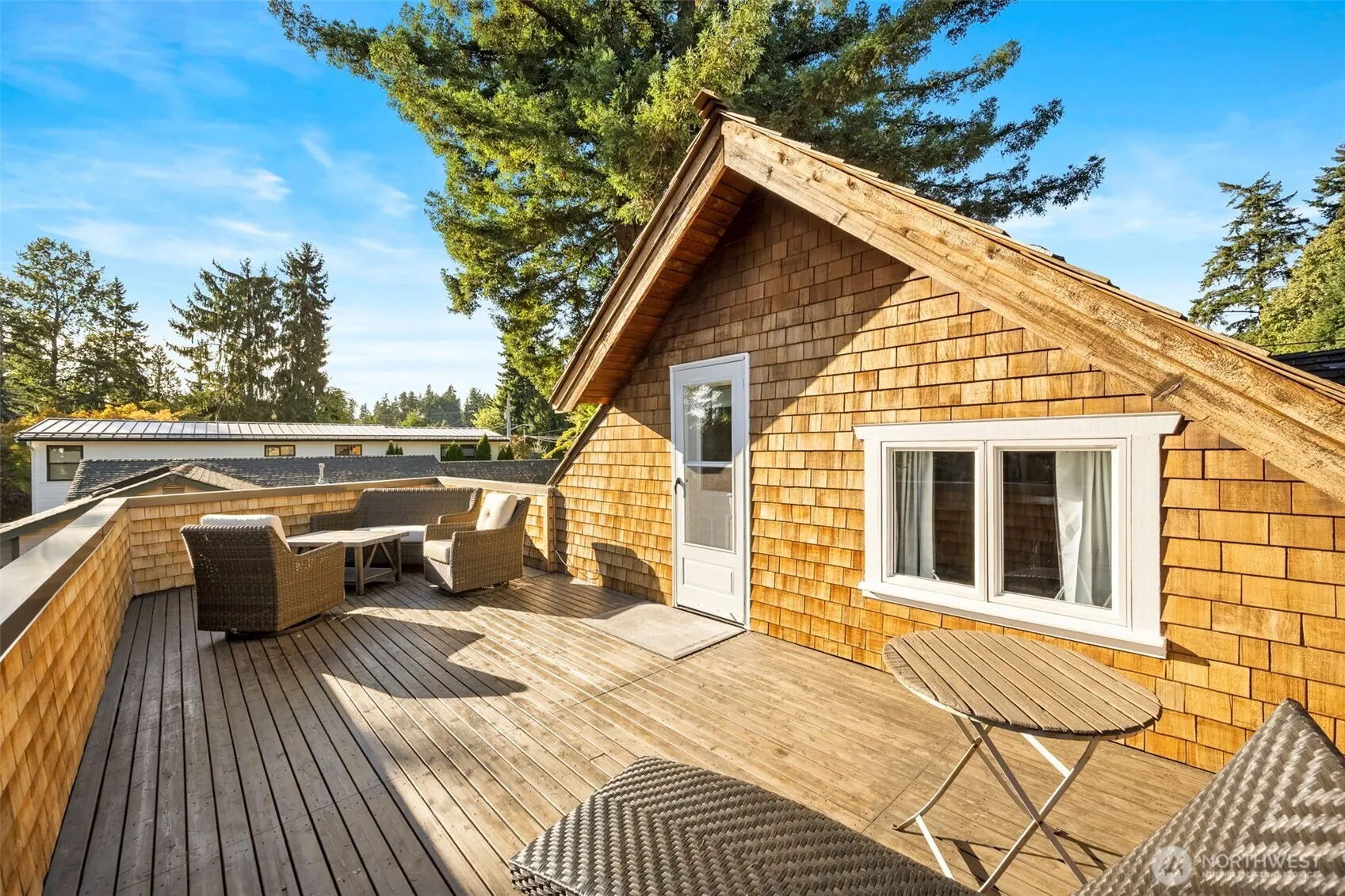 639 12th Avenue , Kirkland, WA 98033-5114