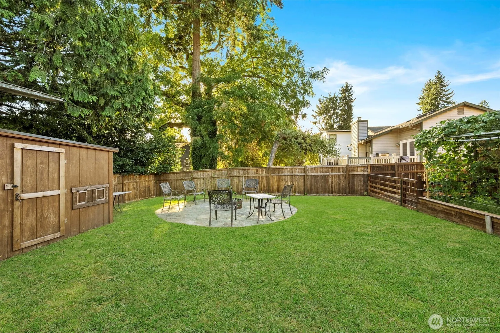 639 12th Avenue , Kirkland, WA 98033-5114