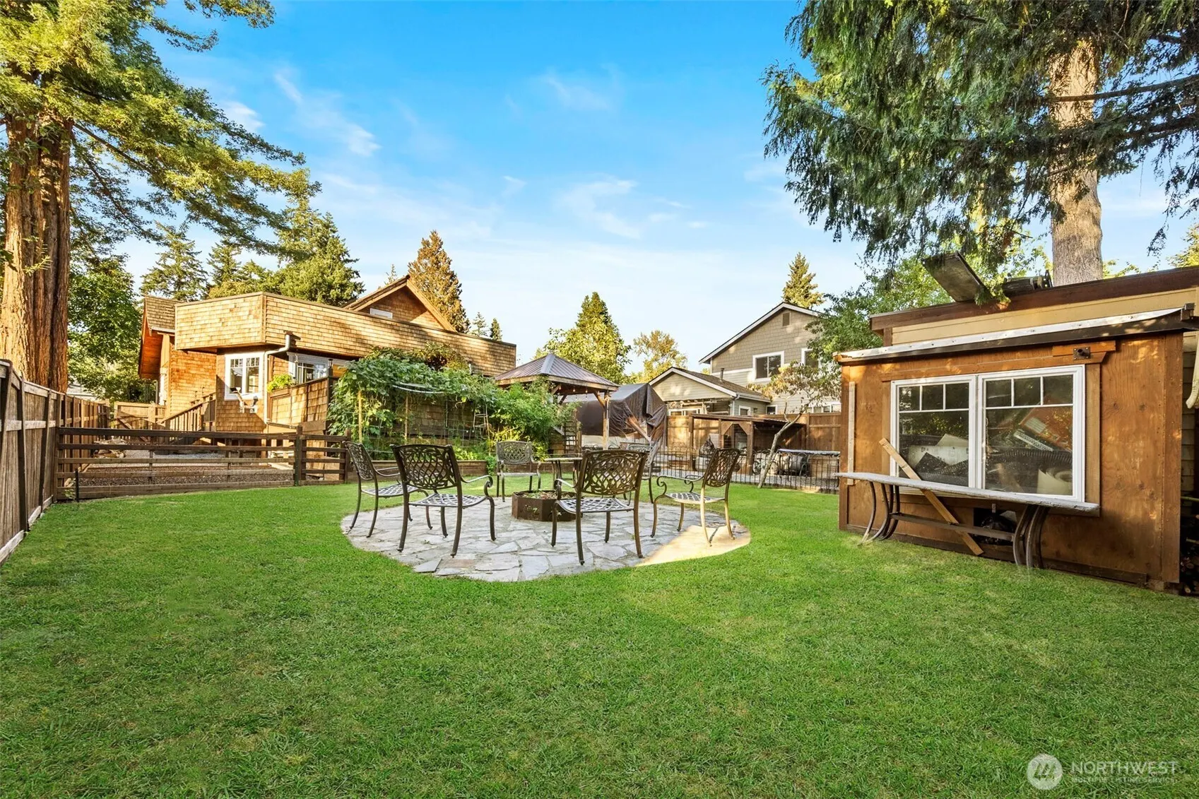 639 12th Avenue , Kirkland, WA 98033-5114