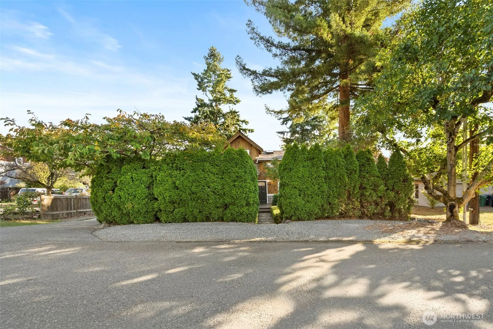 639 12th Avenue , Kirkland, WA 98033-5114