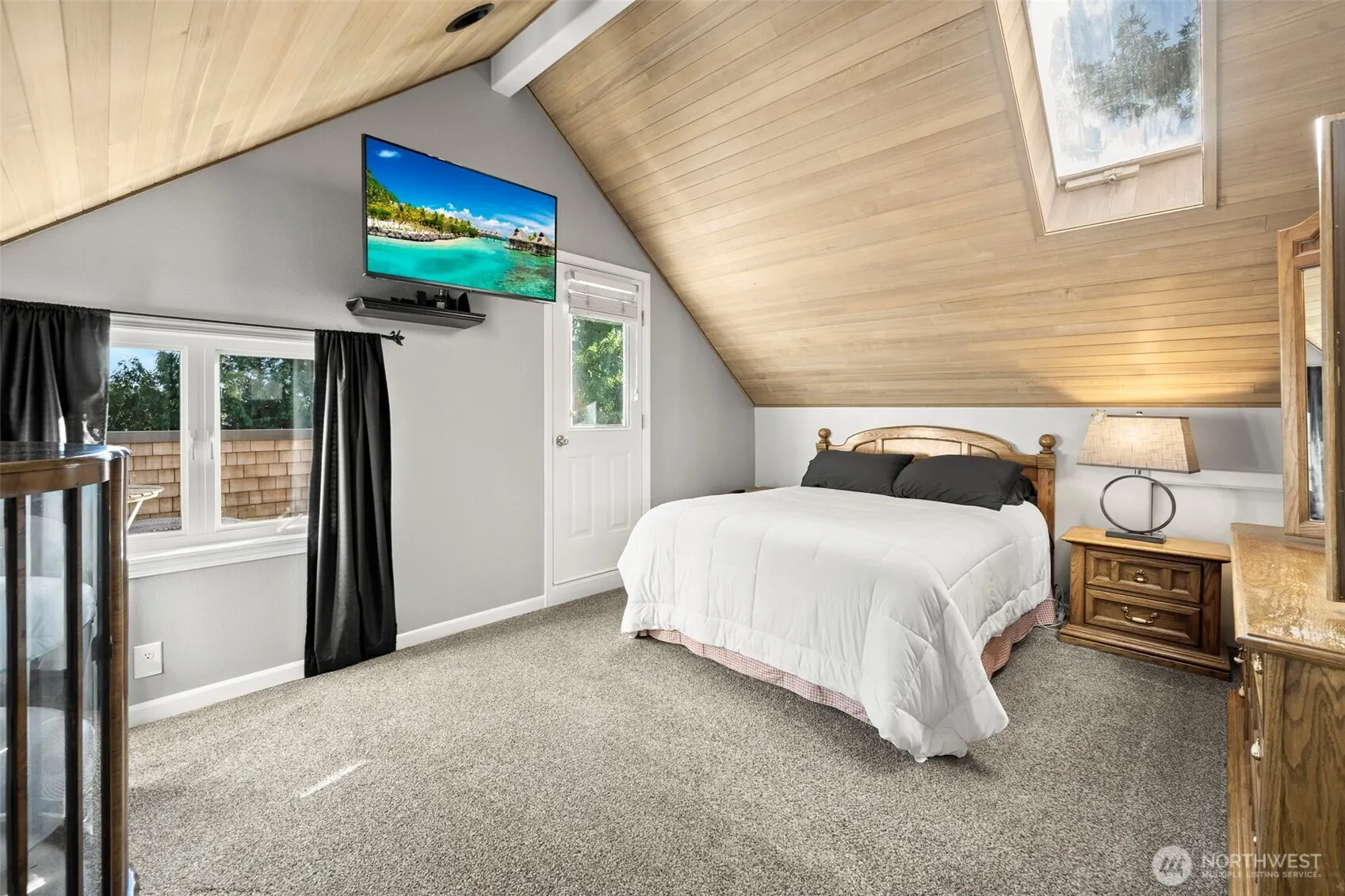 639 12th Avenue , Kirkland, WA 98033-5114