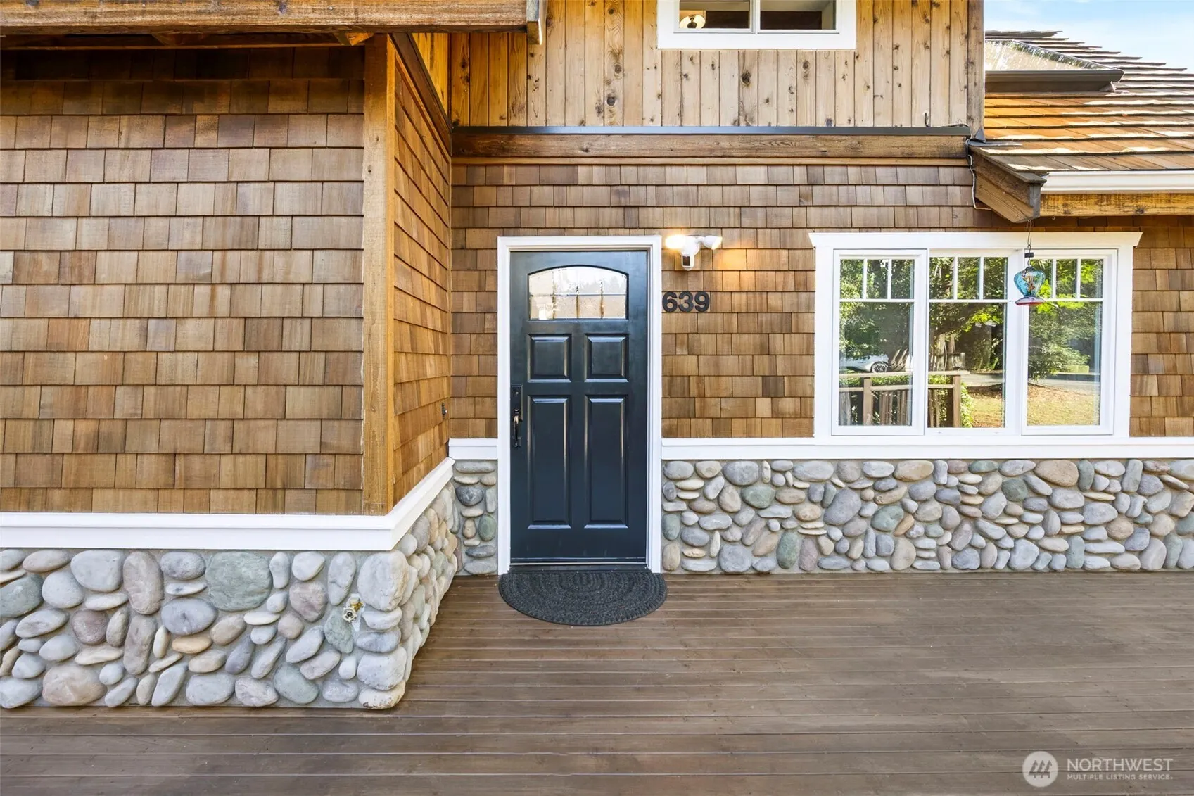 639 12th Avenue , Kirkland, WA 98033-5114