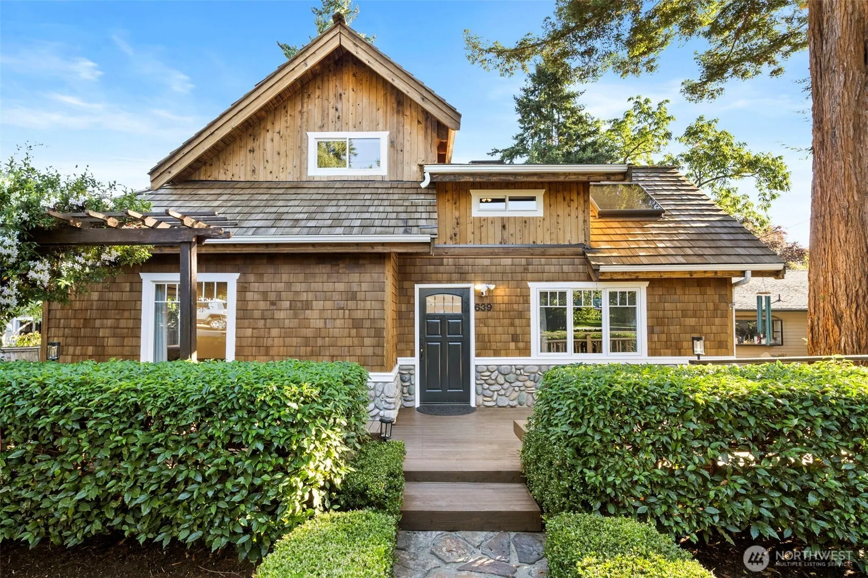 639 12th Avenue , Kirkland, WA 98033-5114