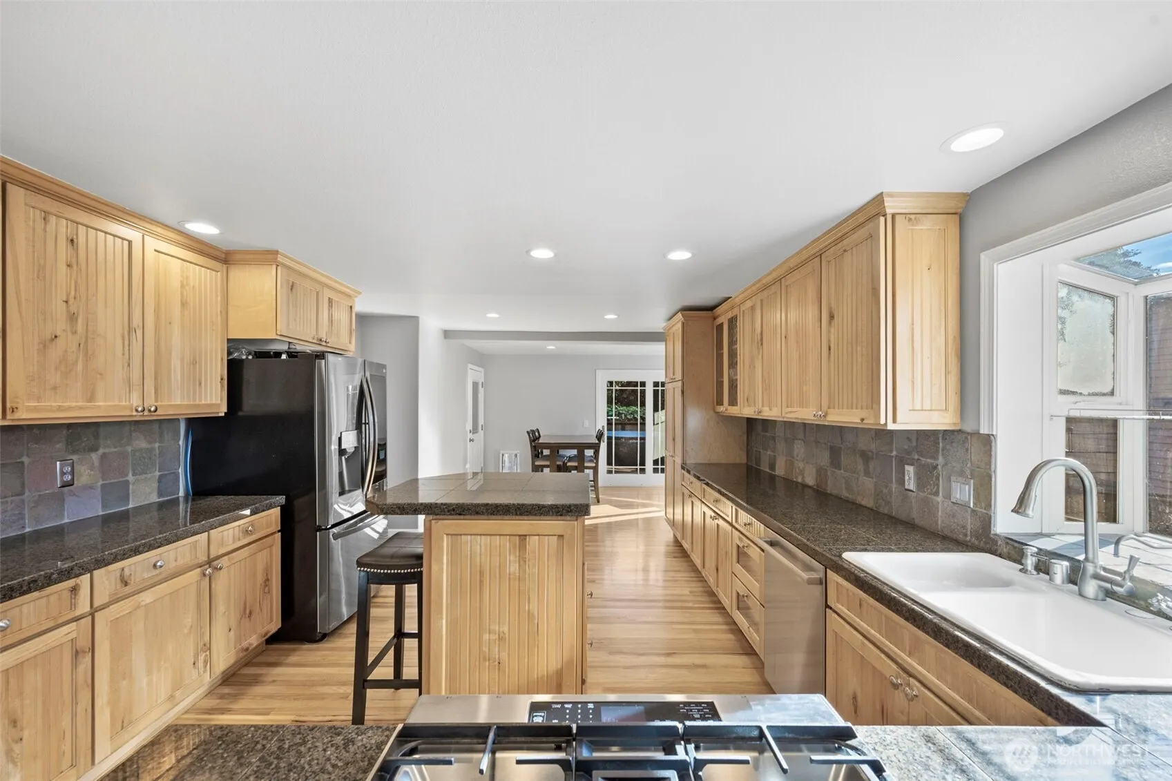 639 12th Avenue , Kirkland, WA 98033-5114